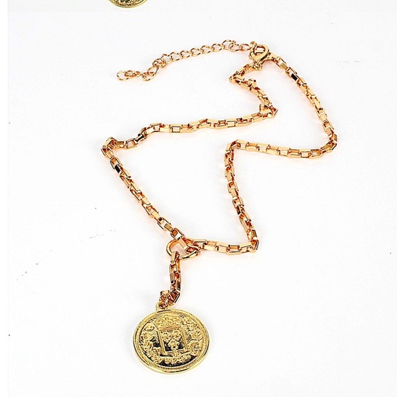 Stampd Gold Chain Necklace with Medallion - Picture 8 of 8